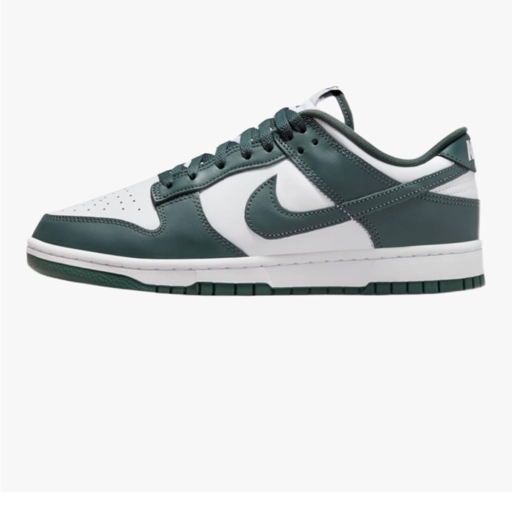Nike Men's Dunk Low Retro in white/vintage green